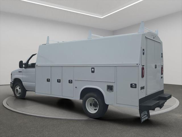 2024 Ford E-450 Cutaway Base