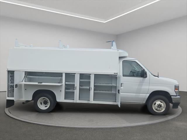 2024 Ford E-450 Cutaway Base