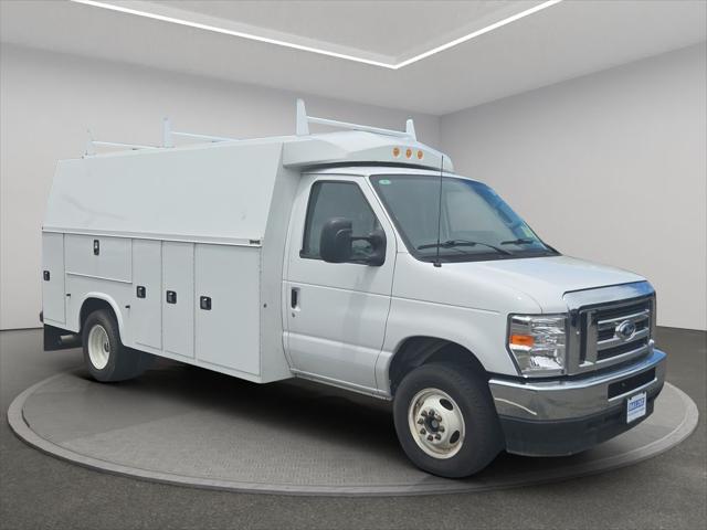 2024 Ford E-450 Cutaway Base
