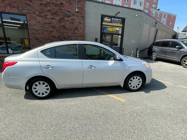 2012 Nissan Versa 1.6 SV