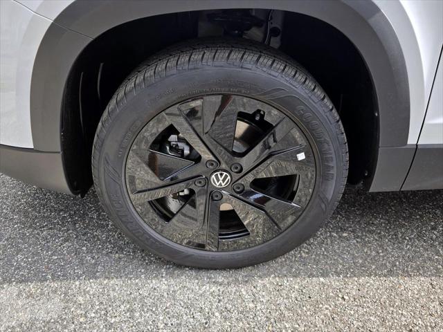 2026 Volkswagen Taos SE Black