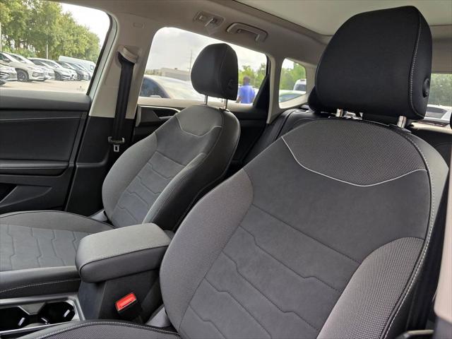 2026 Volkswagen Taos SE Black