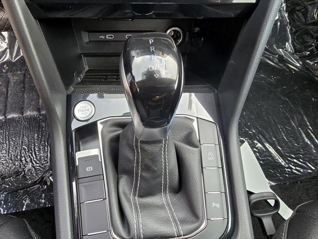 2026 Volkswagen Taos SE Black
