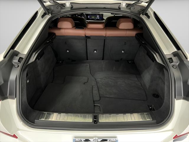2025 BMW X6 xDrive40i
