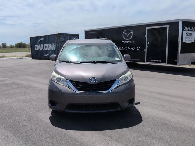 2013 Toyota Sienna LE V6 8 Passenger