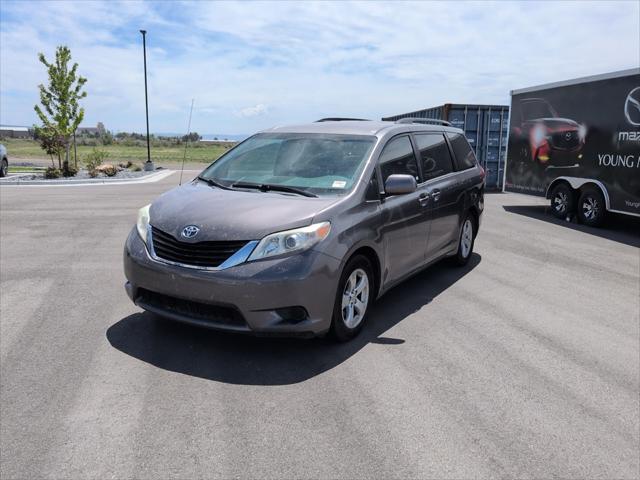 2013 Toyota Sienna LE V6 8 Passenger
