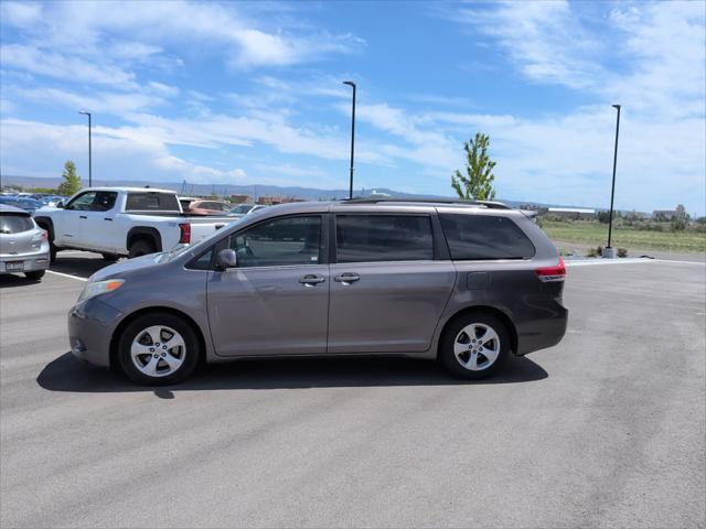 2013 Toyota Sienna LE V6 8 Passenger