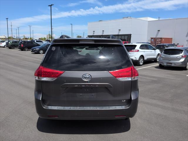 2013 Toyota Sienna LE V6 8 Passenger