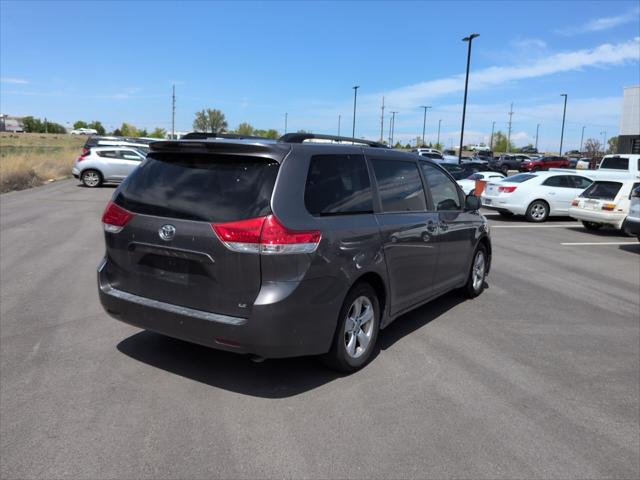 2013 Toyota Sienna LE V6 8 Passenger