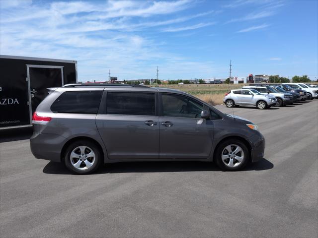2013 Toyota Sienna LE V6 8 Passenger