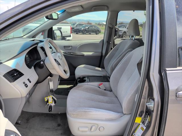 2013 Toyota Sienna LE V6 8 Passenger