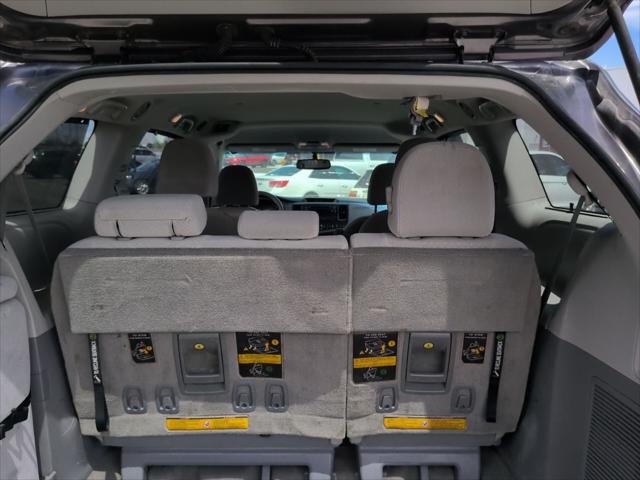 2013 Toyota Sienna LE V6 8 Passenger