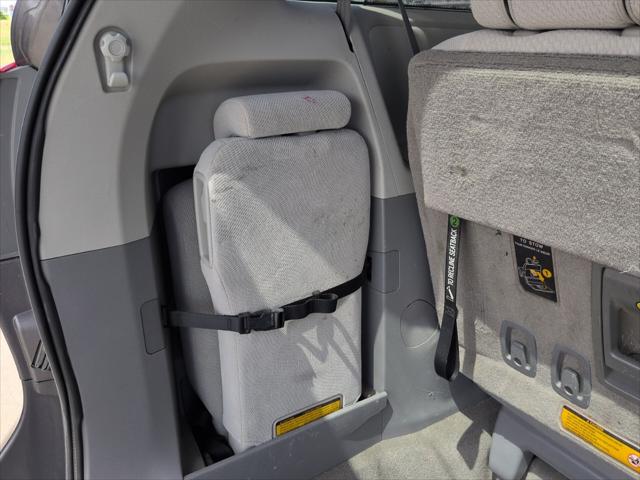 2013 Toyota Sienna LE V6 8 Passenger