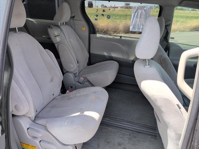 2013 Toyota Sienna LE V6 8 Passenger