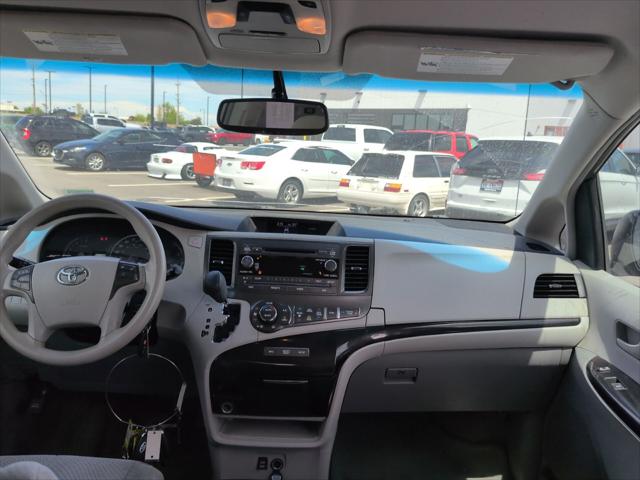 2013 Toyota Sienna LE V6 8 Passenger