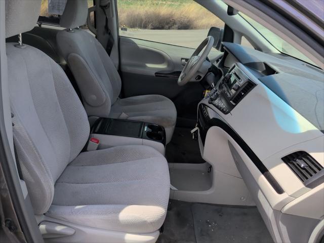 2013 Toyota Sienna LE V6 8 Passenger