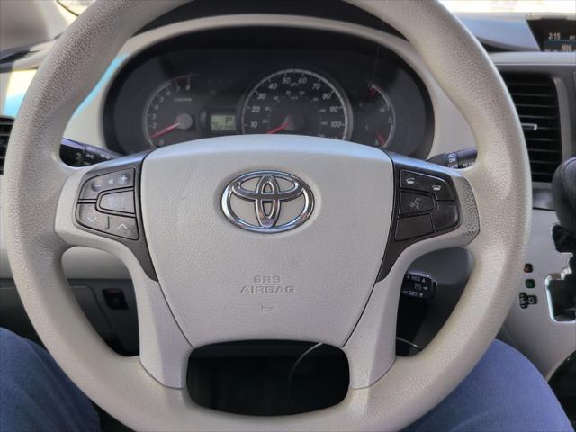 2013 Toyota Sienna LE V6 8 Passenger
