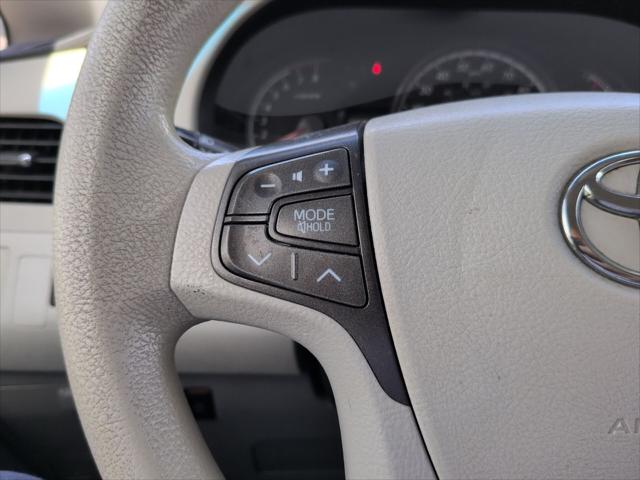2013 Toyota Sienna LE V6 8 Passenger