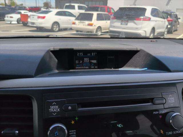 2013 Toyota Sienna LE V6 8 Passenger