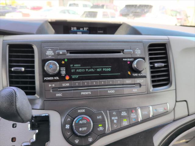 2013 Toyota Sienna LE V6 8 Passenger
