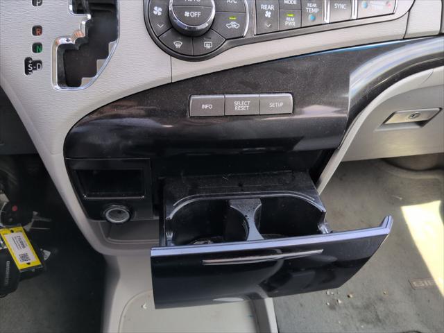 2013 Toyota Sienna LE V6 8 Passenger