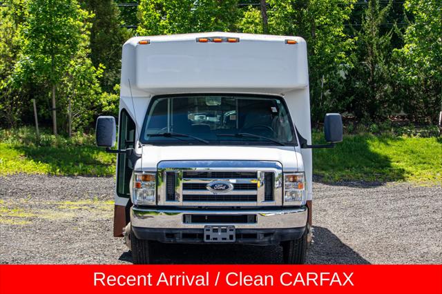 2014 Ford E-450 Cutaway Base