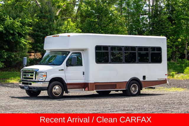 2014 Ford E-450 Cutaway Base