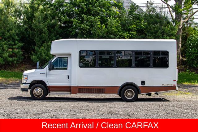 2014 Ford E-450 Cutaway Base