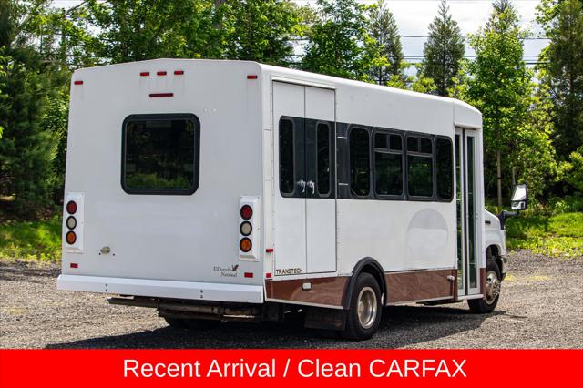 2014 Ford E-450 Cutaway Base
