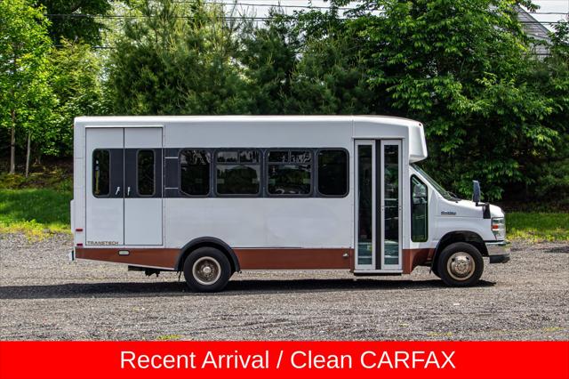 2014 Ford E-450 Cutaway Base