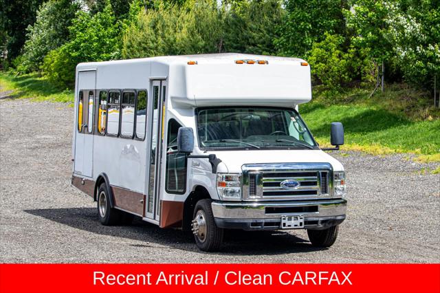 2014 Ford E-450 Cutaway Base