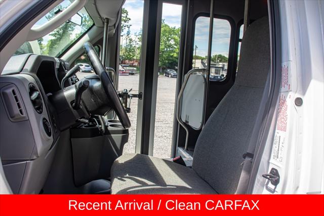 2014 Ford E-450 Cutaway Base