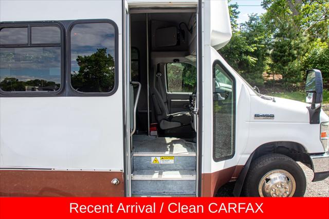 2014 Ford E-450 Cutaway Base