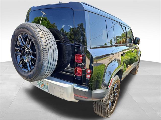 2025 Land Rover Defender 110 P300