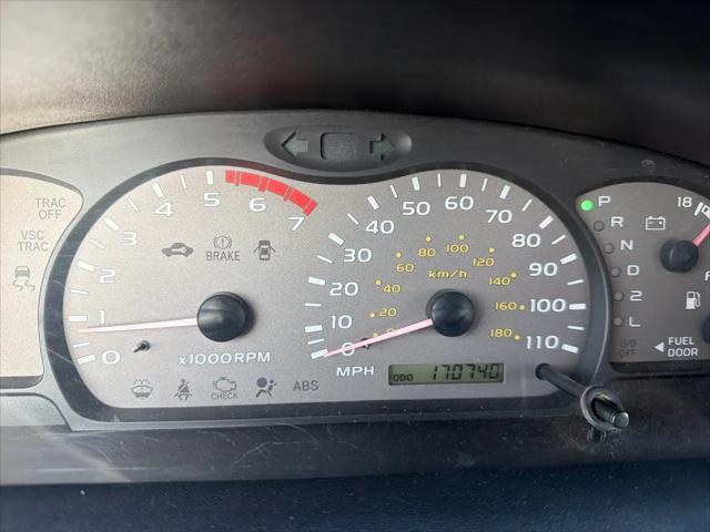 2004 Toyota Sequoia SR5 V8