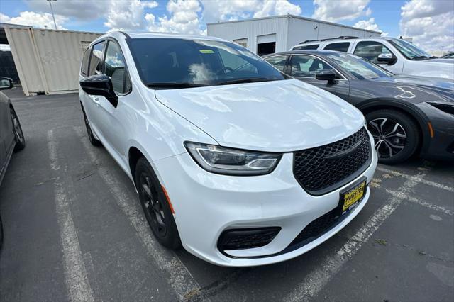 2024 Chrysler Pacifica Hybrid S Appearance Pkg