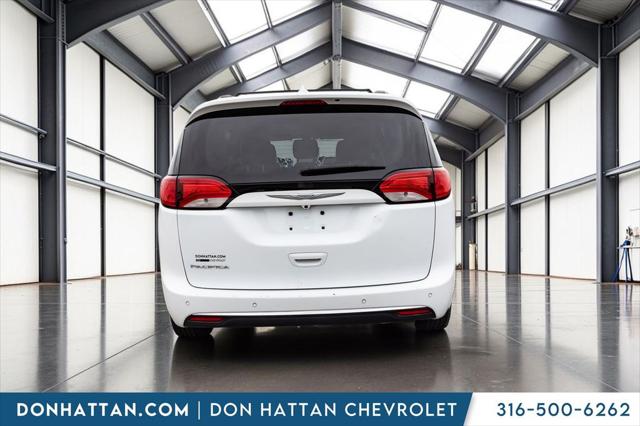 2017 Chrysler Pacifica Touring-L