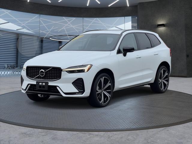 2023 Volvo XC60 B6 Ultimate Dark Theme