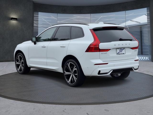 2023 Volvo XC60 B6 Ultimate Dark Theme