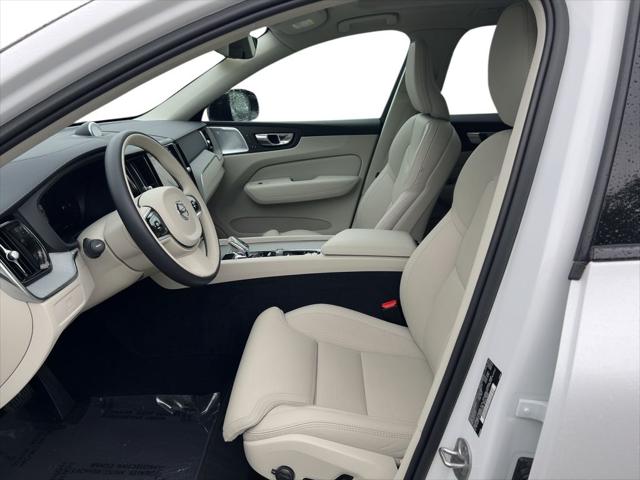 2023 Volvo XC60 B6 Ultimate Dark Theme