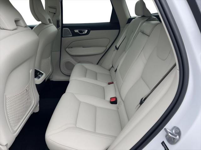 2023 Volvo XC60 B6 Ultimate Dark Theme