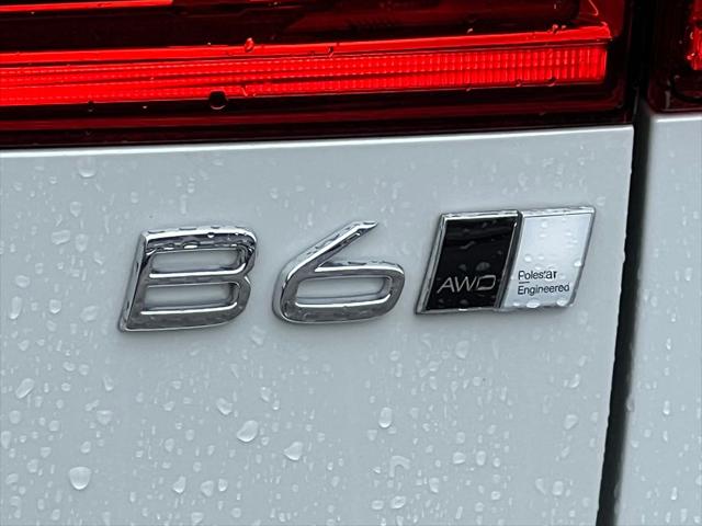 2023 Volvo XC60 B6 Ultimate Dark Theme