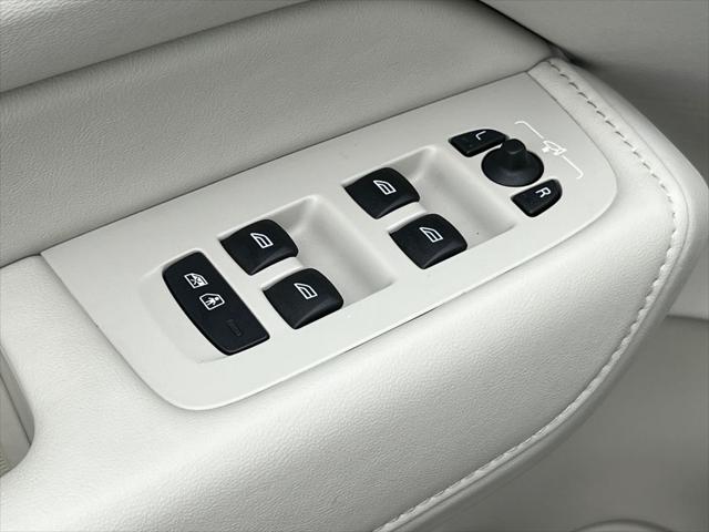 2023 Volvo XC60 B6 Ultimate Dark Theme