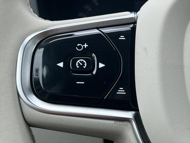 2023 Volvo XC60 B6 Ultimate Dark Theme