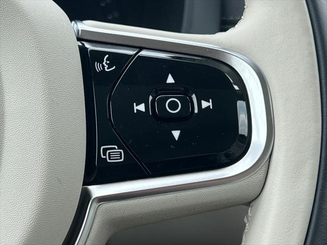 2023 Volvo XC60 B6 Ultimate Dark Theme
