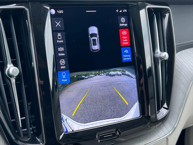 2023 Volvo XC60 B6 Ultimate Dark Theme