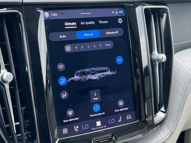 2023 Volvo XC60 B6 Ultimate Dark Theme