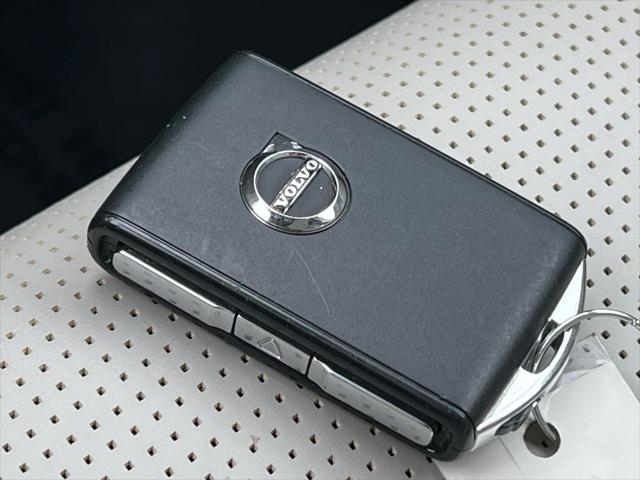 2023 Volvo XC60 B6 Ultimate Dark Theme