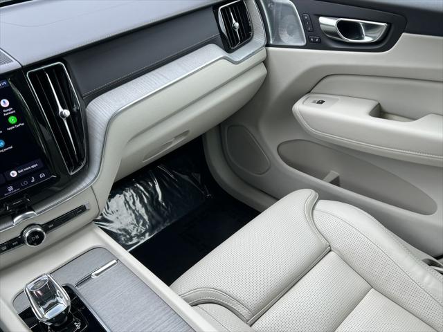 2023 Volvo XC60 B6 Ultimate Dark Theme
