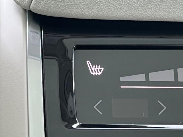 2023 Volvo XC60 B6 Ultimate Dark Theme